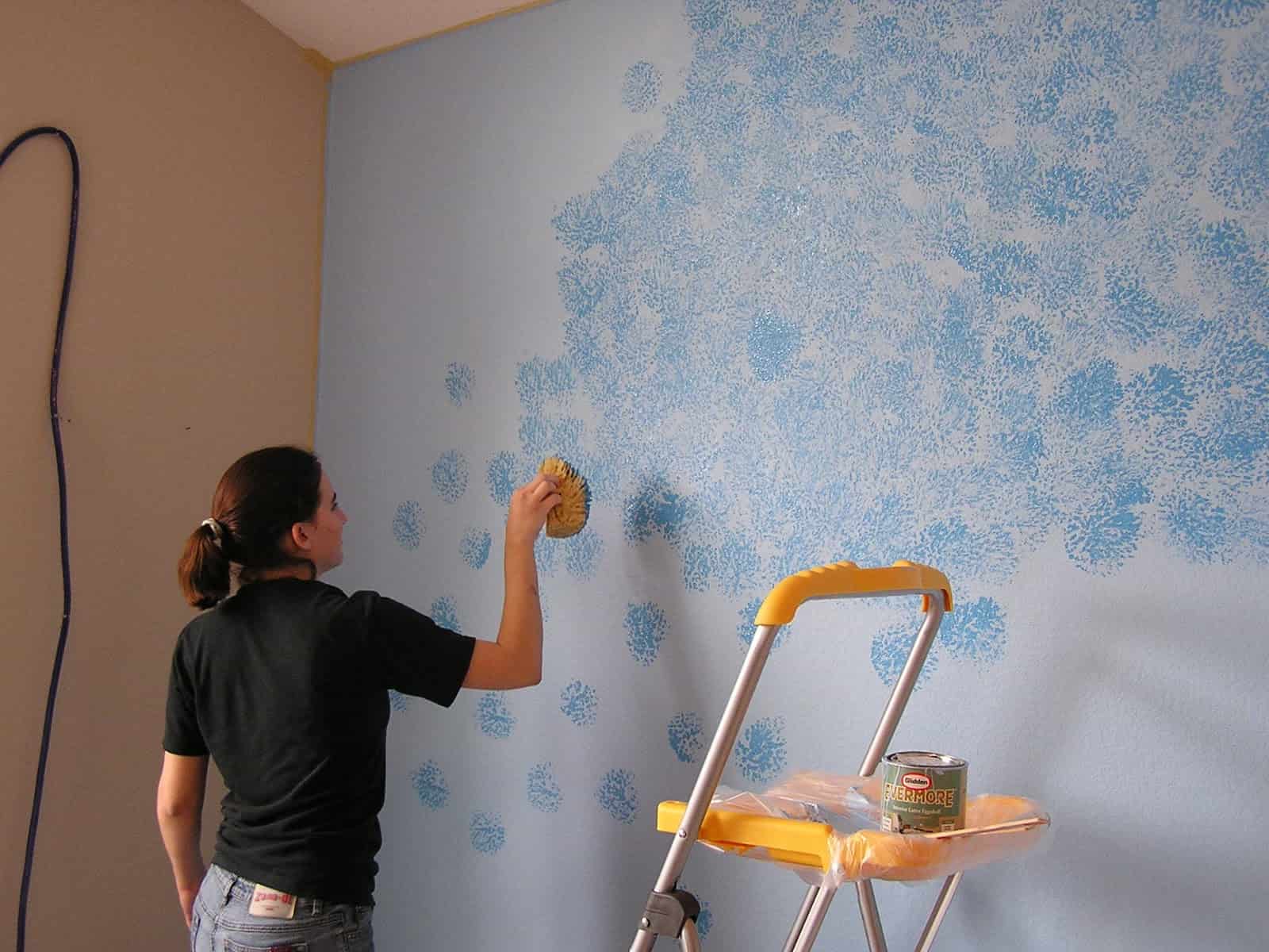 вместо обоев покрасить стены дома